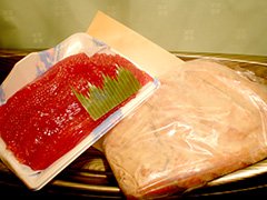 市場直送の新鮮な鮭と地元の手作りみそを使用した、当店自慢の鮭の味噌漬け